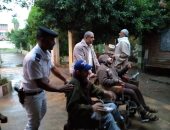 أبرز مشاهد اليوم الأول من انتخابات المرحلة الثانية لمجلس النواب × 30 صورة.. طوابير الناخبين ومشاركة لافتة من كبار السن وذوى الهمم.. واستخدام كواشف حرارية لقياس درجة الحرارة.. والسيدات يتصدرن المشهد.. صور