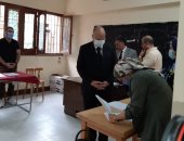 محافظ القاهرة يدلى بصوته فى انتخابات مجلس النواب بمقر لجنته بمصر الجديدة