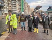 رئيس الشركة القابضة للمياه يتابع عمليات نزح مياه الأمطار بالإسكندرية