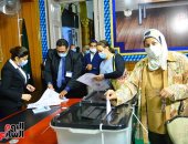 إقبال على مدرسة مصطفى يسرى عميرة في مصر الجديدة للتصويت بانتخابات النواب..صور