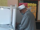 وكيل الأزهر يدلى بصوته فى انتخابات مجلس النواب ويدعو المواطنين للمشاركة