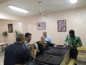 وكيل تعليم كفر الشيخ تشارك فى تجهيز اللجان الانتخابية لمجلس النواب.. صور