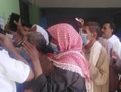 حشود كبيرة للمصوتين أمام اللجان الانتخابية في مركز المحلة بالغربية.. صور