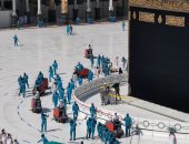 تعرف على جهود تعقيم المسجد الحرام لحماية المعتمرين من كورونا بالأرقام.. صور