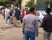 شباب شبين القناطر بالقليوبية يساعدون ذوى الهمم أمام لجان النواب.. صور