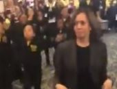 كامالا هاريس ترقص مع أطفال قبل فوزها بمنصب نائب الرئيس الأمريكى.. فيديو