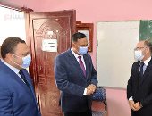 محافظ الدقهلية يتابع تطبيق الإجراءات الوقائية بلجان المنصورة.. صور