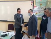 محافظ شمال سيناء يتفقد عددا من لجان الانتخابات فى العريش.. صور