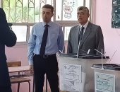 وزير الداخلية الأسبق يدلى بصوته في انتخابات النواب بالتجمع الخامس.. صور