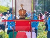 مدغشقر تستعيد تاجًا لعرش ملكى بعد عرضه فى فرنسا 110 أعوام.. إيه الحكاية؟