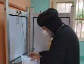 أسقف إبراشية الزقازيق عقب التصويت بانتخابات النواب: المشاركة واجب وطنى 