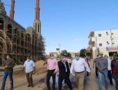 محافظ الوادى الجديد يتفقد أعمال الإنشاءات بالمجمع الإسلامى بمدينة موط بالداخلة 