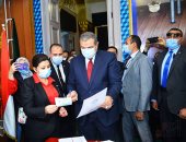 وزير القوى العاملة يدلى بصوته فى انتخابات مجلس النواب بمصر الجديدة.. صور