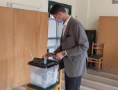 نائب محافظ القليوبية يدلى بصوته فى لجنة التجمع الأول بالقاهرة الجديدة.. صور