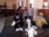 فحص 400 ألف مواطن فى بنى سويف بحملة رئيس الجمهورية "100 مليون صحة".. المبادرة يتم تنفيذها فى 7 إدارات صحية بـ135 فريقا ثابتا ومتحركا.. والعمل 12 ساعة من 9 صباحا.. والخدمة تشمل الكشف المبكر عن الاعتلال الكلوى 