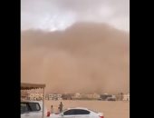 عاصفة ترابية وسقوط أمطار فى حفر الباطن بالسعودية.. فيديو وصور