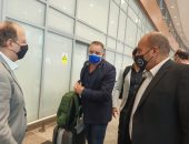 وليد العطار يطمئن على وصول بعثة البرازيل وكوريا لفندق الإقامة.. صور