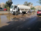 محافظة الجيزة تنشر معداتها للتعامل الفورى مع الأمطار
