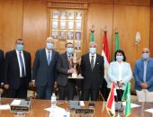 رئيس جامعة المنوفية يكرم الكليات الفائزة بمسابقة الأفضل فى استقبال الطلاب