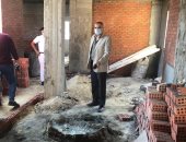 حى الدقى يرصد حالات بناء وتشطيب مخالف ويقدم مساعدات لسكان عشش السودان.. صور