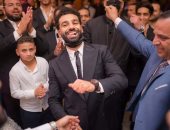 محمد صلاح يرقص فى زفاف شقيقه على طريقة ديسباسيتو فى حضور تريزيجيه.. صور