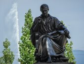 100 منحوتة عالمية.. تمثال "جان جاك روسو" قصة مفكر 