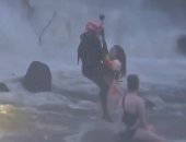 الأجازة باظت.. شاهد عملية إنقاذ زوجين بأحد أنهار أستراليا