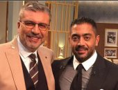 أحمد فلوكس يفتح خزائن أسراره لعمرو الليثى ويكشف عن علاقته بوالده وأشقائه  