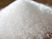 مصادرة 5.6 طن سكر مجهولة المصدر داخل مصنع بالمرج