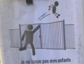 مدرسة فرنسية تحذر أولياء الأمور من إلقاء أبنائهم من فوق السور.. اعرف القصة