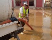 استجابة لسيبها علينا.. الجيزة توجه فريق الطوارئ لمدرسة أبو النمرس لشفط مياه الأمطار
