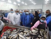 رئيس الوزراء يزور مصنعا لمنتجات الأسماك على 14 ألف متر بـ450 مليون جنيه