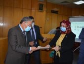 محافظ المنيا يكرم فرق الصيادلة بالمستشفيات المركزية والحميات والصدر والعزل 