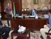 محافظ المنيا يناقش 14 شكوى وطلب فى لقاء خدمة المواطنين