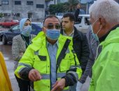 محافظ الإسكندرية يتابع جهود تصريف مياه الأمطار بمنطقة مجمع مثلث الشركات غربا