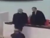 زى النهارده.. أردوغان ينحنى أمام "شيمون بريز" فى البرلمان التركى .. فيديو