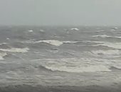 عاصفة ترابية تجتاح بورسعيد ورياح شديدة على شاطئ المتوسط.. فيديو