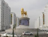 رئيس تركمانستان يرفع الستار عن تمثال ذهبى لكلب طوله 15 مترا .. اعرف السبب 