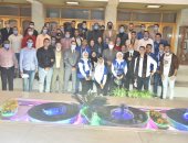 محافظ أسيوط يلتقى 75 شابًا وفتاة للتعرف على الإنجازات على أرض المحافظة