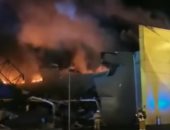 كاميرا مراقبة ترصد لحظة اشتعال النار داخل مركز تجارى فى روسيا