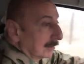 رئيس أذربيجان يقود سيارة مصفحة خلال جولة في إقليم قره باغ.. فيديو