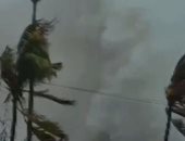 أمواج إعصار يوتا تضرب اليابسة وتصيب السكان بالرعب في جزيرة كولومبية.. فيديو