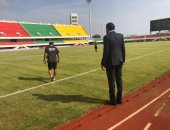 قص أرضية ملعب مباراة توجو ومصر.. صور 