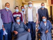 توزيع 27 كرسيا متحركا لأصحاب الإعاقة الحركية بقرية زاوية صقر بالبحيرة.. فيديو وصور