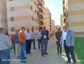 مساعد نائب وزير الإسكان يتفقد مشروعات الإسكان الاجتماعى بحدائق أكتوبر 