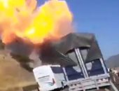 لحظة انفجار شاحنة غاز على طريق سريع بالمكسيك وفزع مستقلى السيارات.. فيديو