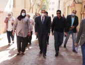 محافظ سوهاج يتفقد تطوير ورصف عدد من شوارع حى غرب الفرعية بـ" الإنترلوك "