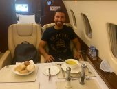 تريزيجيه ينشر صورا فى الطائرة الخاصة فى طريقه إلى إنجلترا