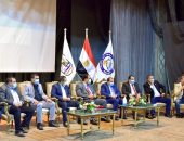 رئيس جامعة بنى سويف يطالب بتبنى الروح الرياضية بندوة "لا للتعصب".. صور