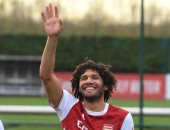 اللى بيحب النني يرفع ايده لفوق.. وصلة دعم من أرسنال للنجم المصري... صورة